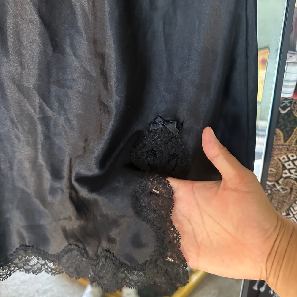 Victoria’s Secret Black and Lace Sleeveless Chemise - Picture 4 of 11